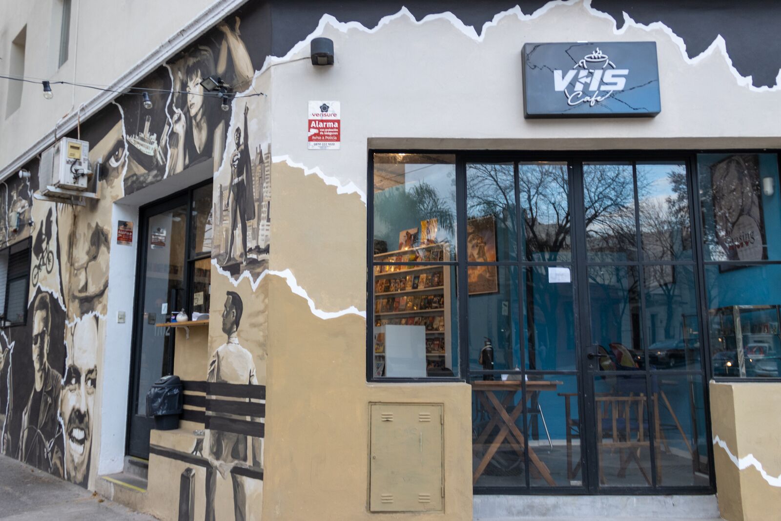 VHSCafe-exterior-comic book cafes