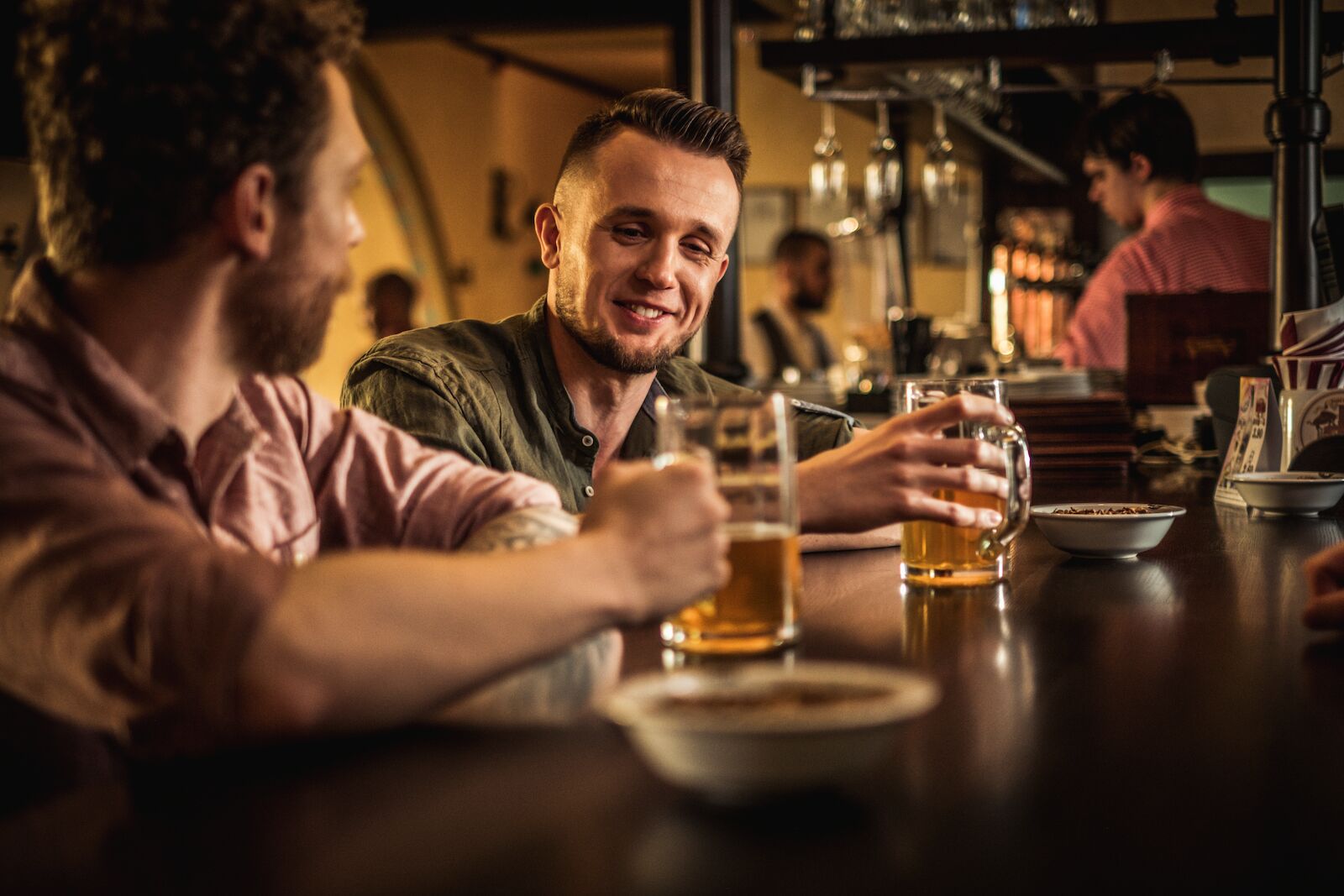 friends drinking at an english pub at the bar-english pub rules