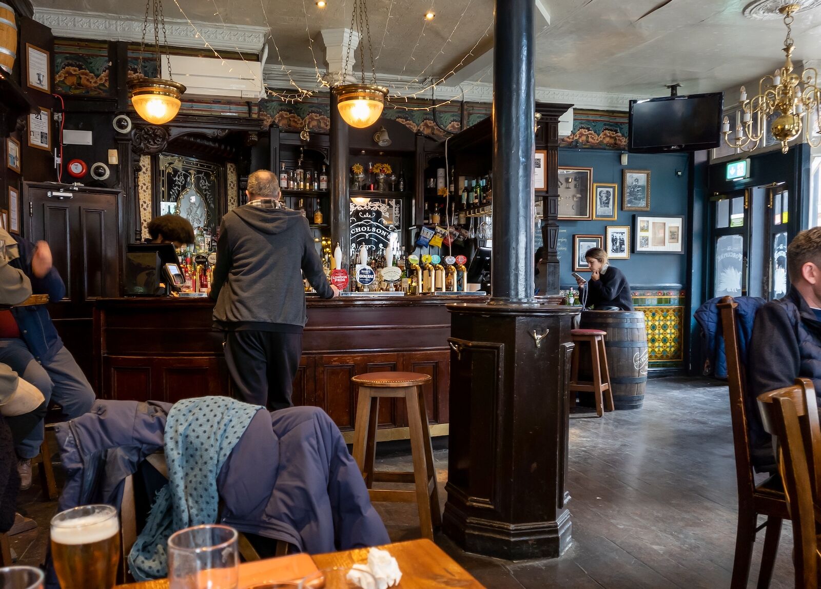 interior busy English pub-customers sitting and waiting at the bar-English pub rules