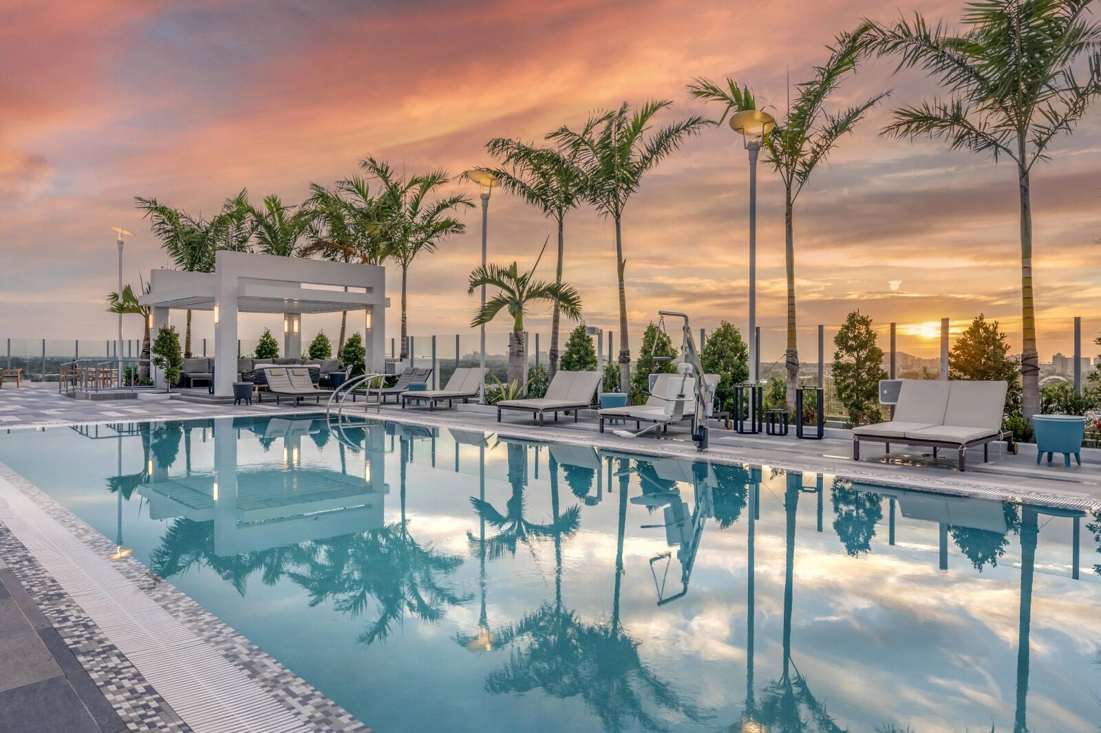 outdoor bar in fort lauderdale