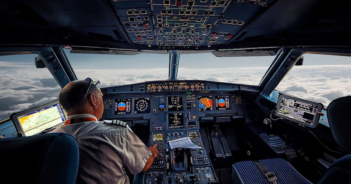 A Detailed Guide of the Pilot Controls Inside a Plane's Cockpit