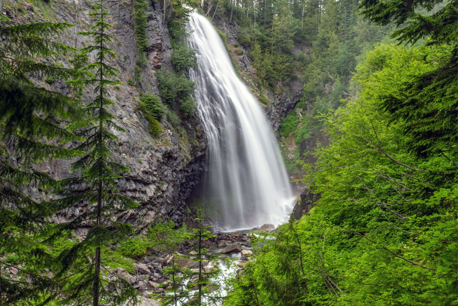narada falls waterfalls near seattle mount rainier 