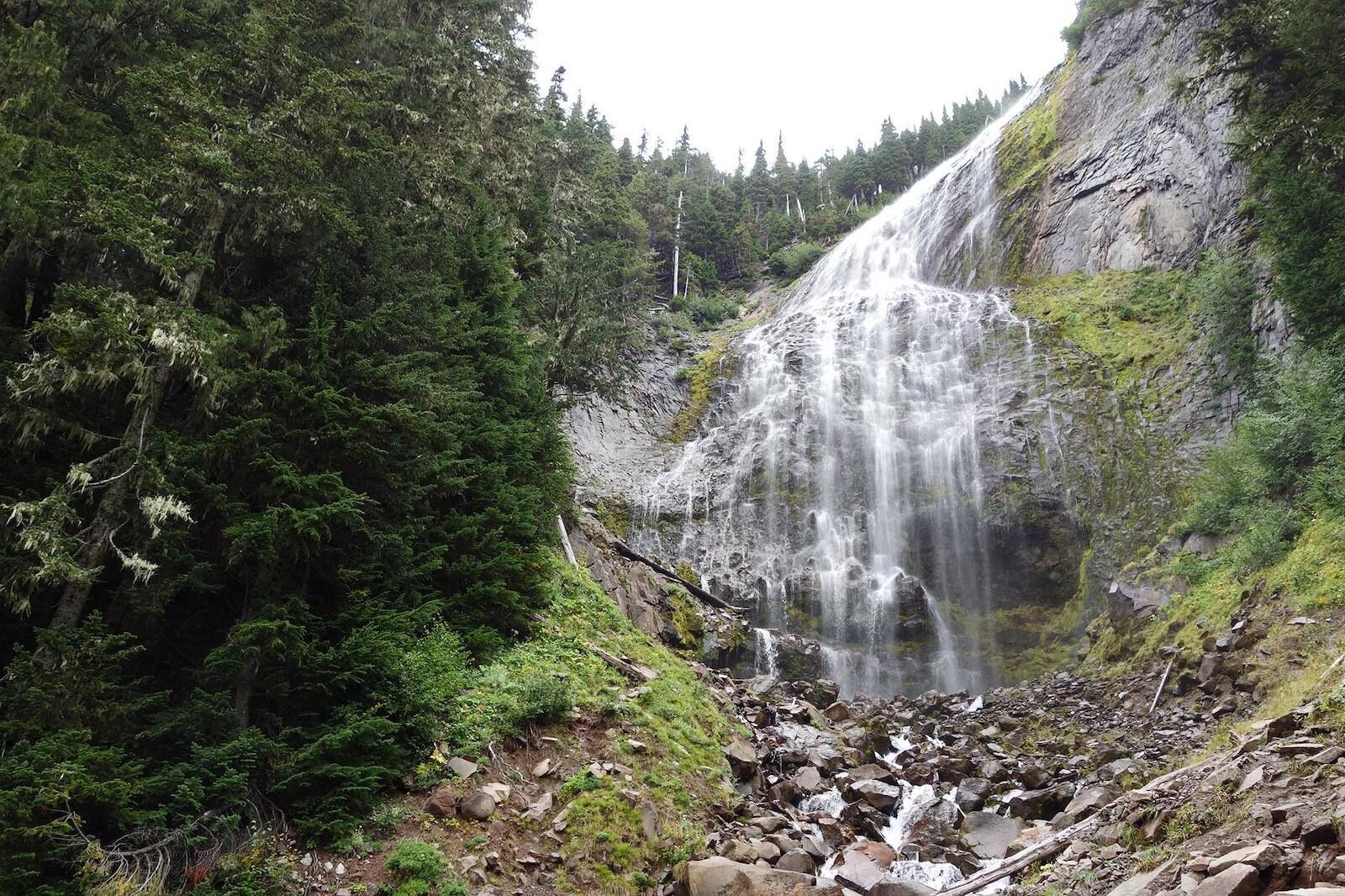 waterfalls near seattle - spray falls 