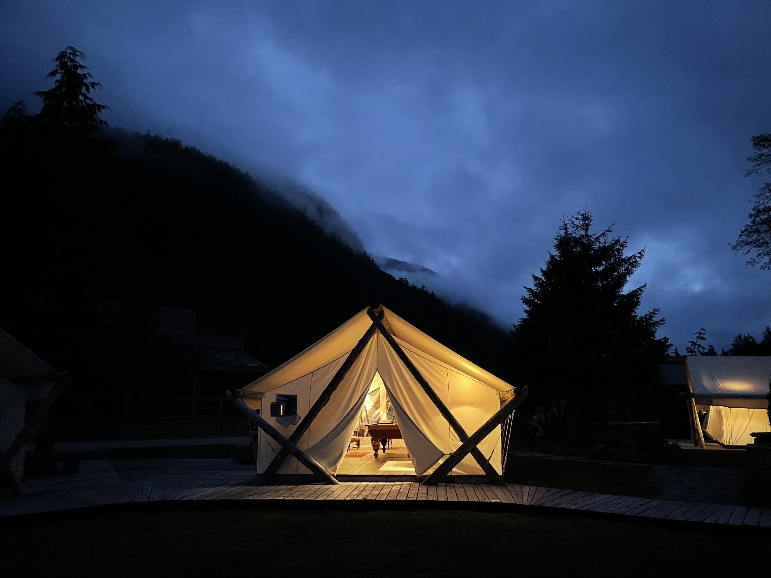 clayoquot wilderness lodge tent at night