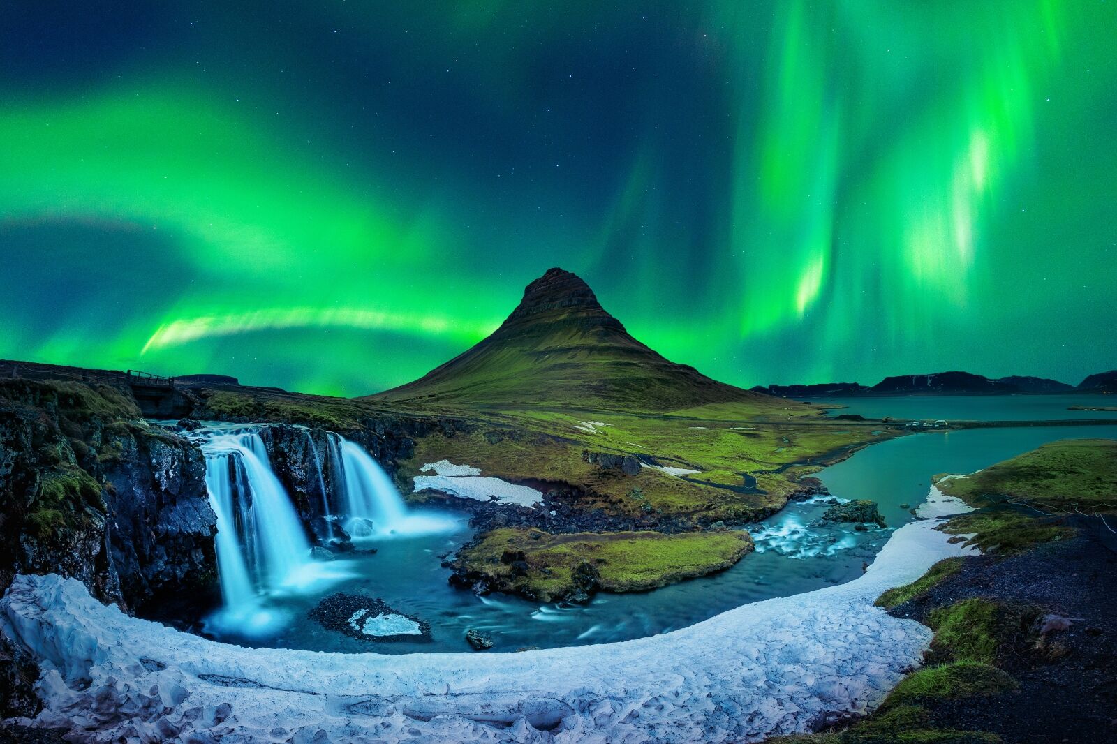 Winter is when to visit Iceland for the northern lights 