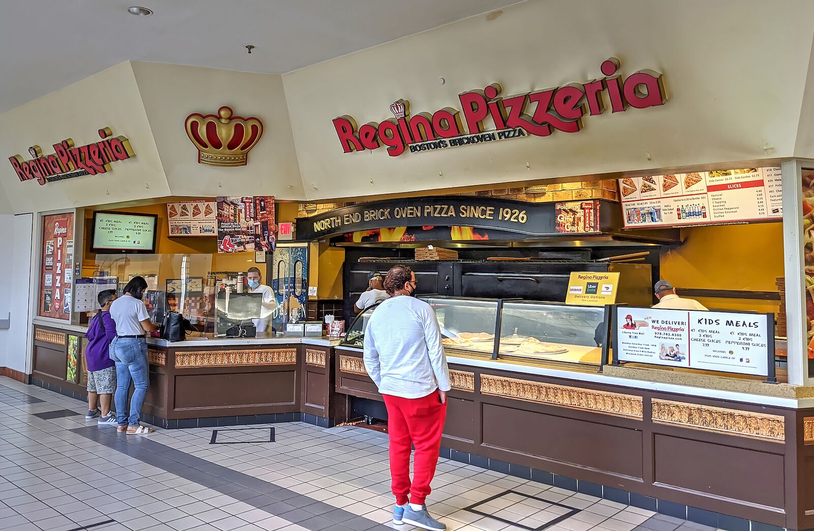 best-things-to-do-in-boston-regina-pizzeria