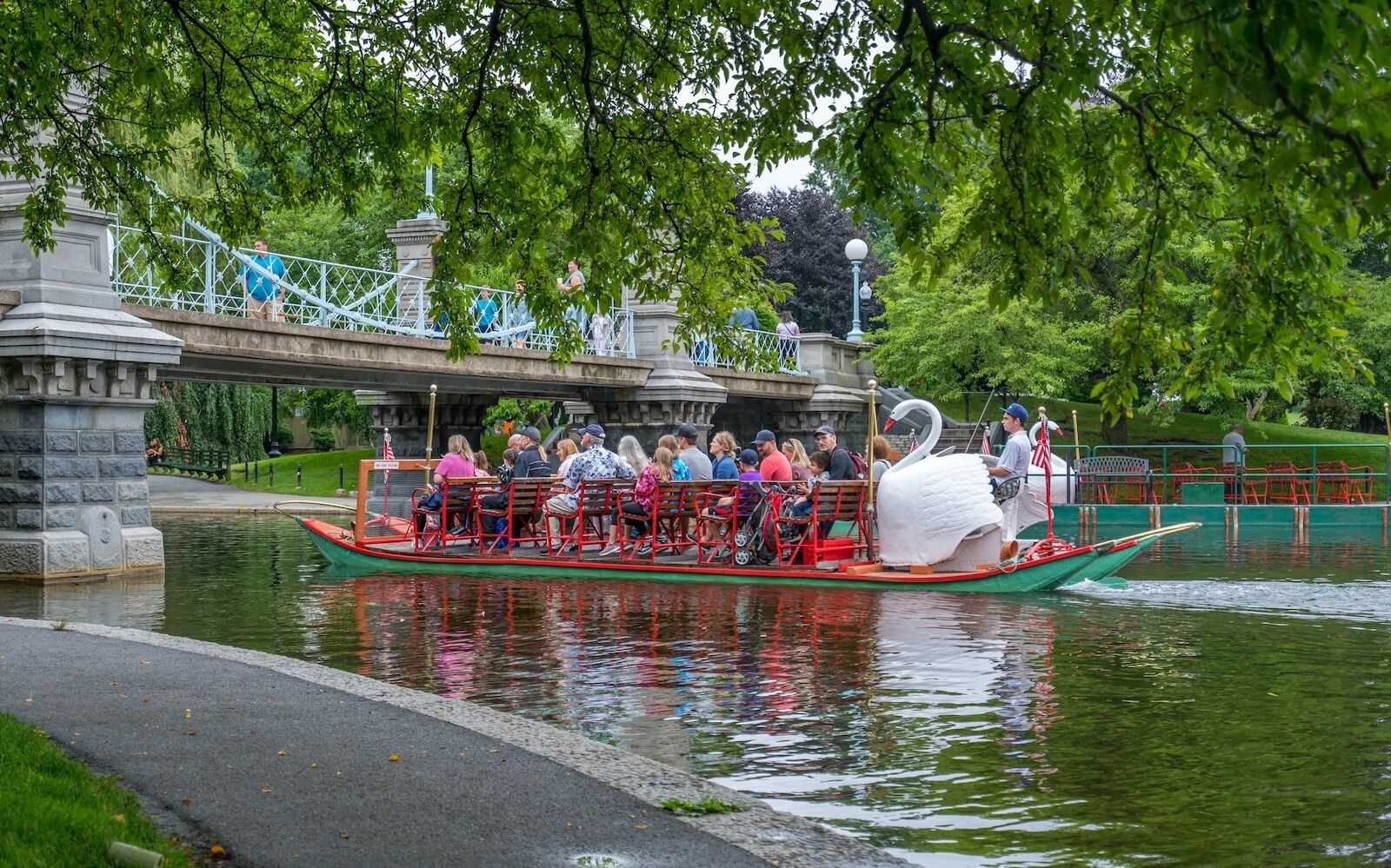 best-things-to-do-in-boston-swan-boats