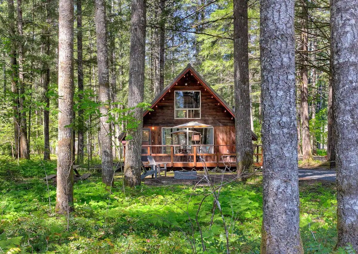 20 Cozy Cabins You Can Rent on Airbnb Across the American West