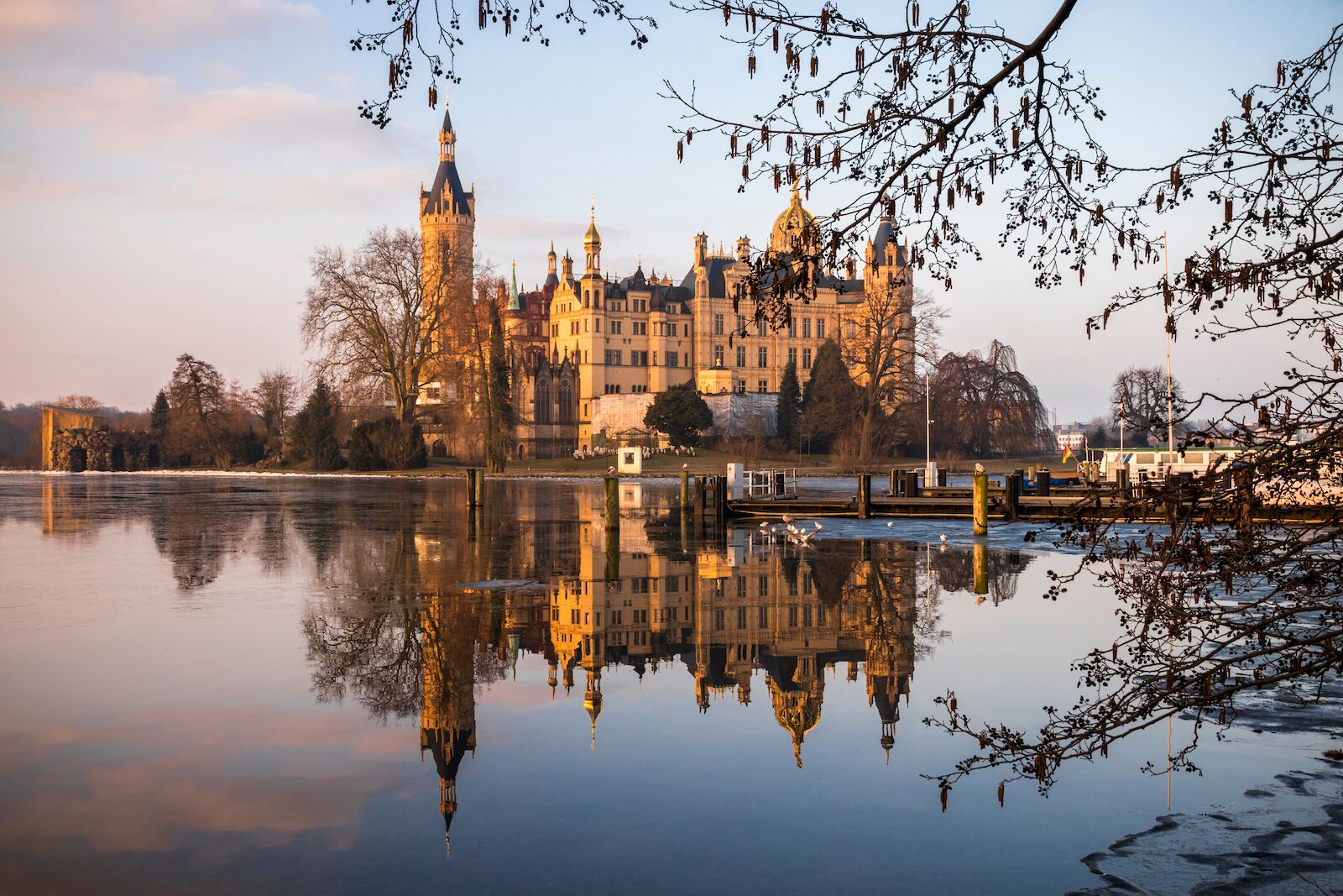 Dawn at Schwerin Castle Palace (Schweriner Schloss), reflected in the water of Schweriner See lake. World Heritage Site in Mecklenburg-West Pomerania, Germany