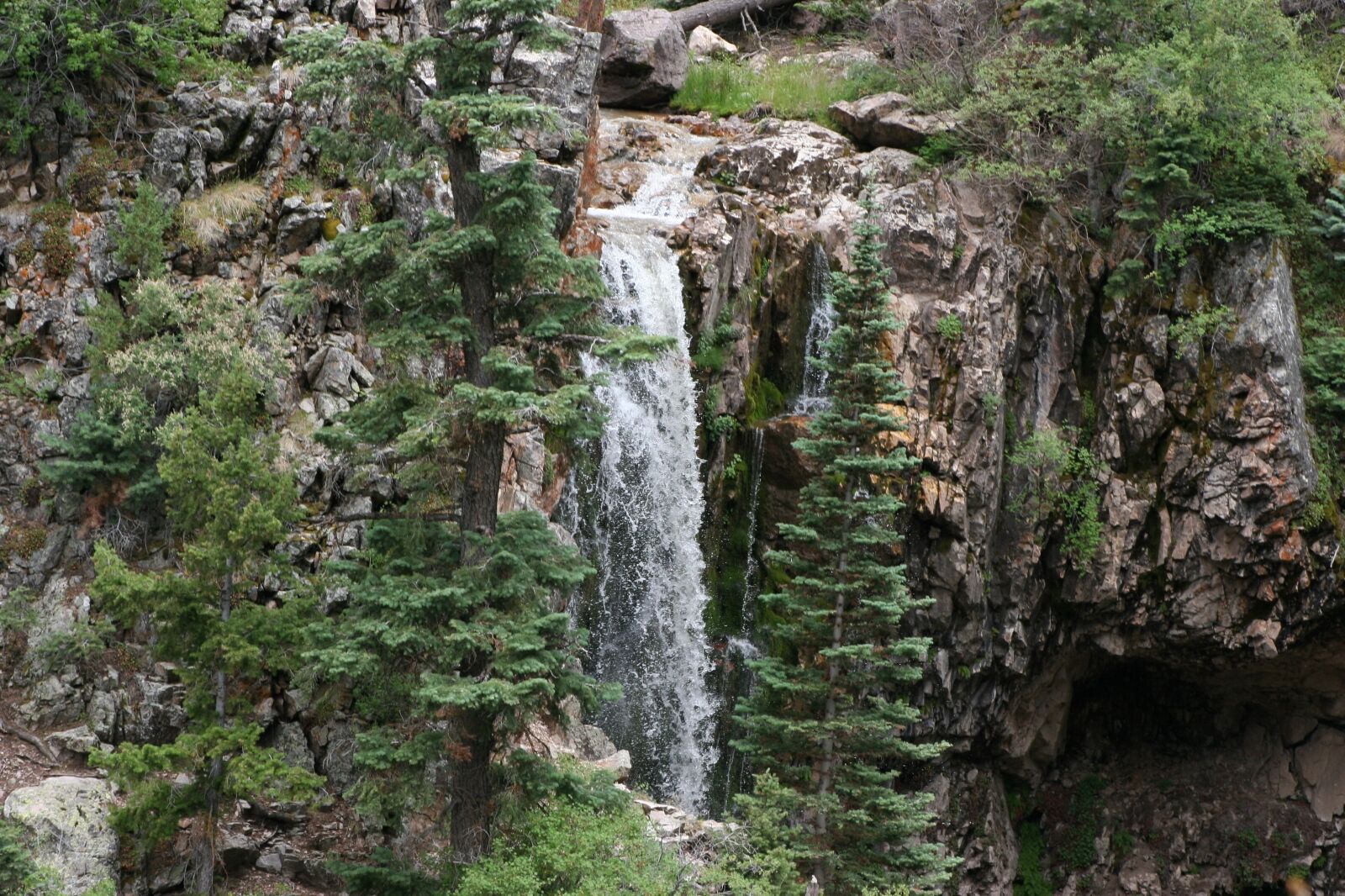 Bullion falls one of the biggest waterfalls in Utah 