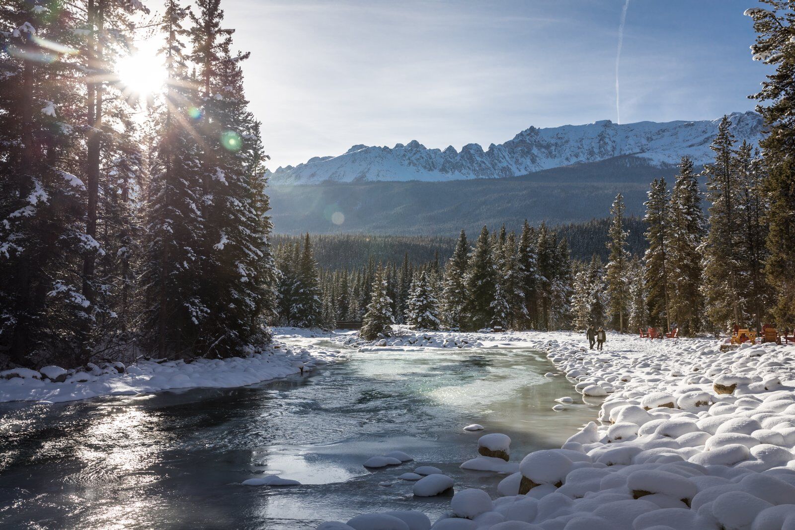 Choosing the right winter destination is key to a good wellness weekend. Sunrise shot of poeple walking in Banff