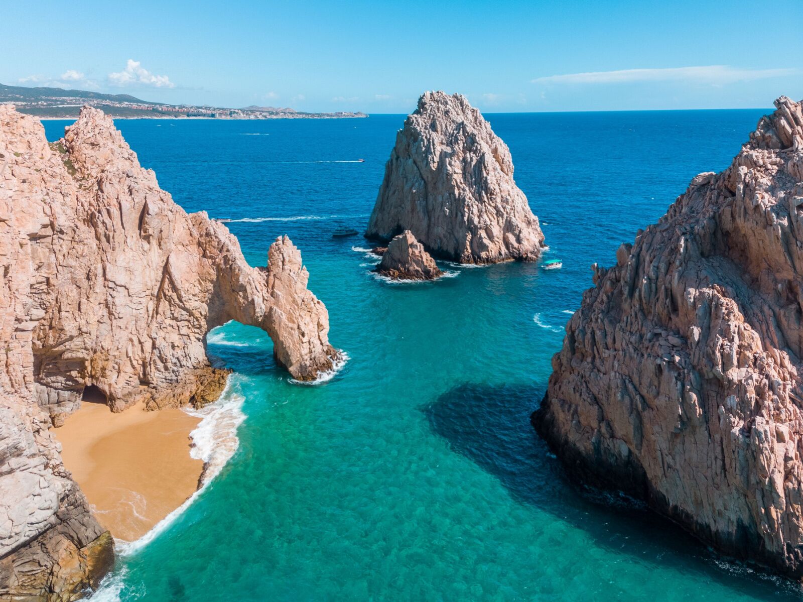 Los Arcos, Cabo San Lucas, is one of the best places for couples in mexico looking for a day tirp