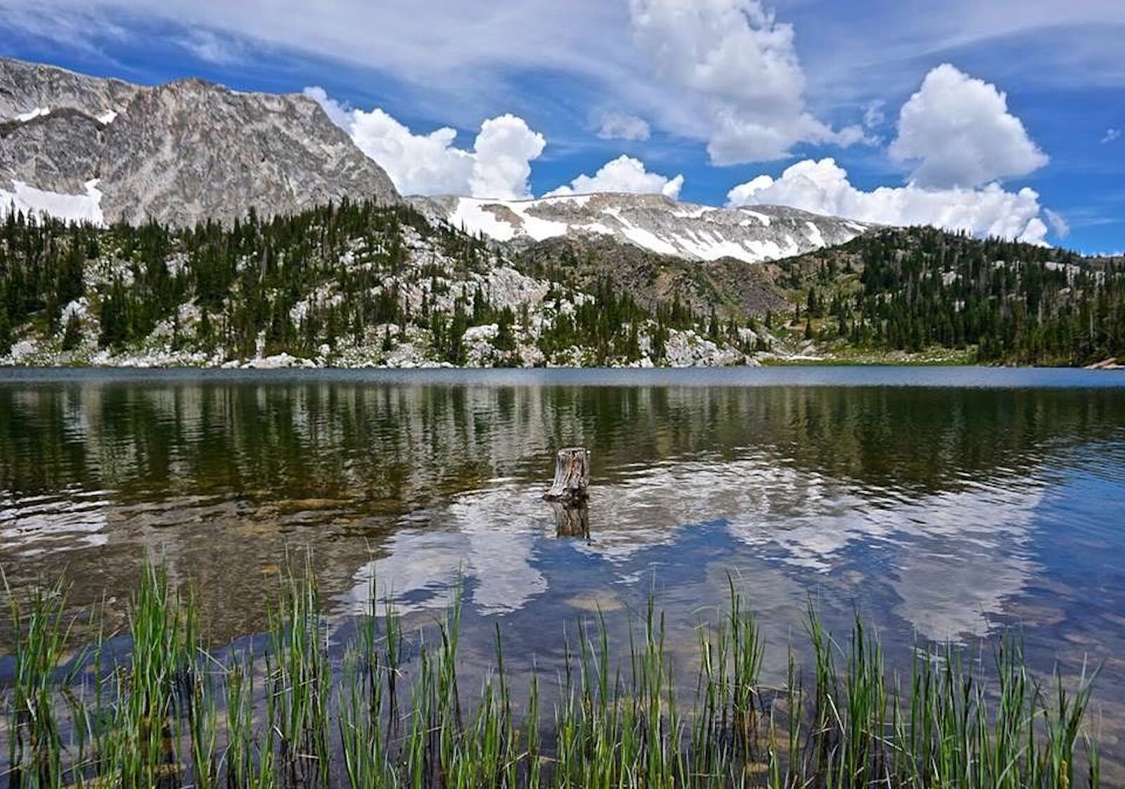MIrror Lake, one of the best places for recreation on a lake in wyoming