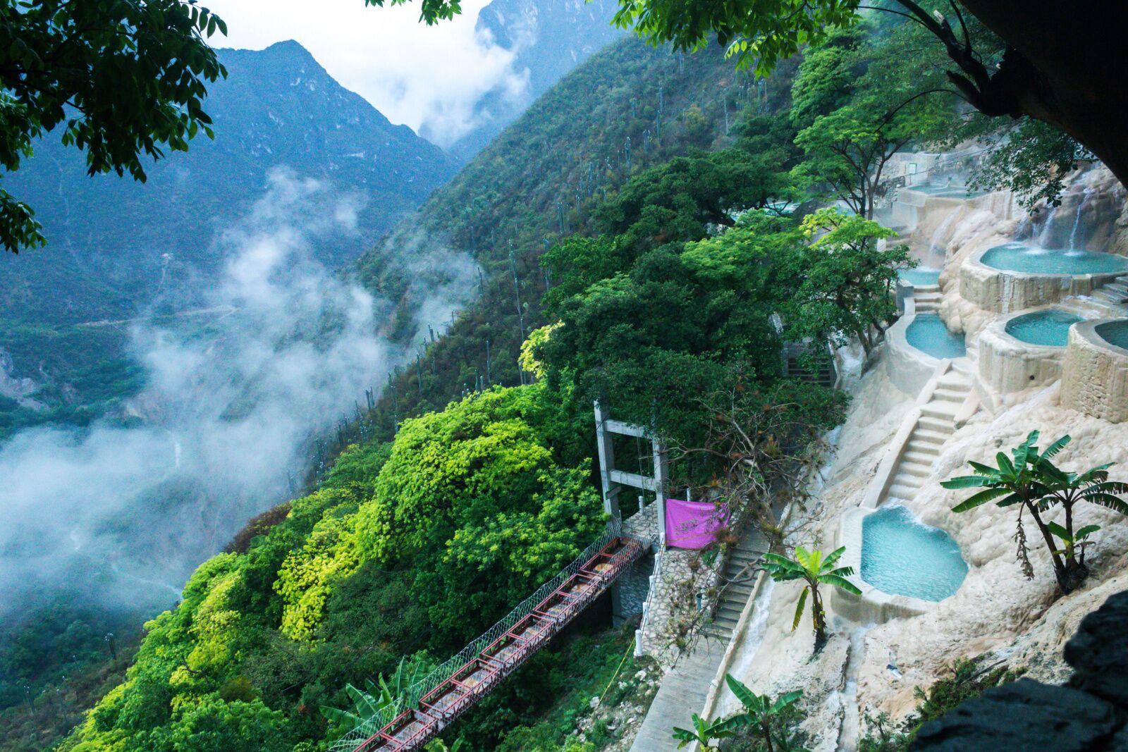 Las grutas Tolantongo hot springs in Mexico