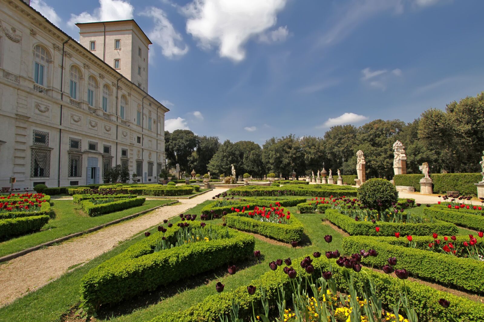 villa borghese, the largest of the parks in rome 