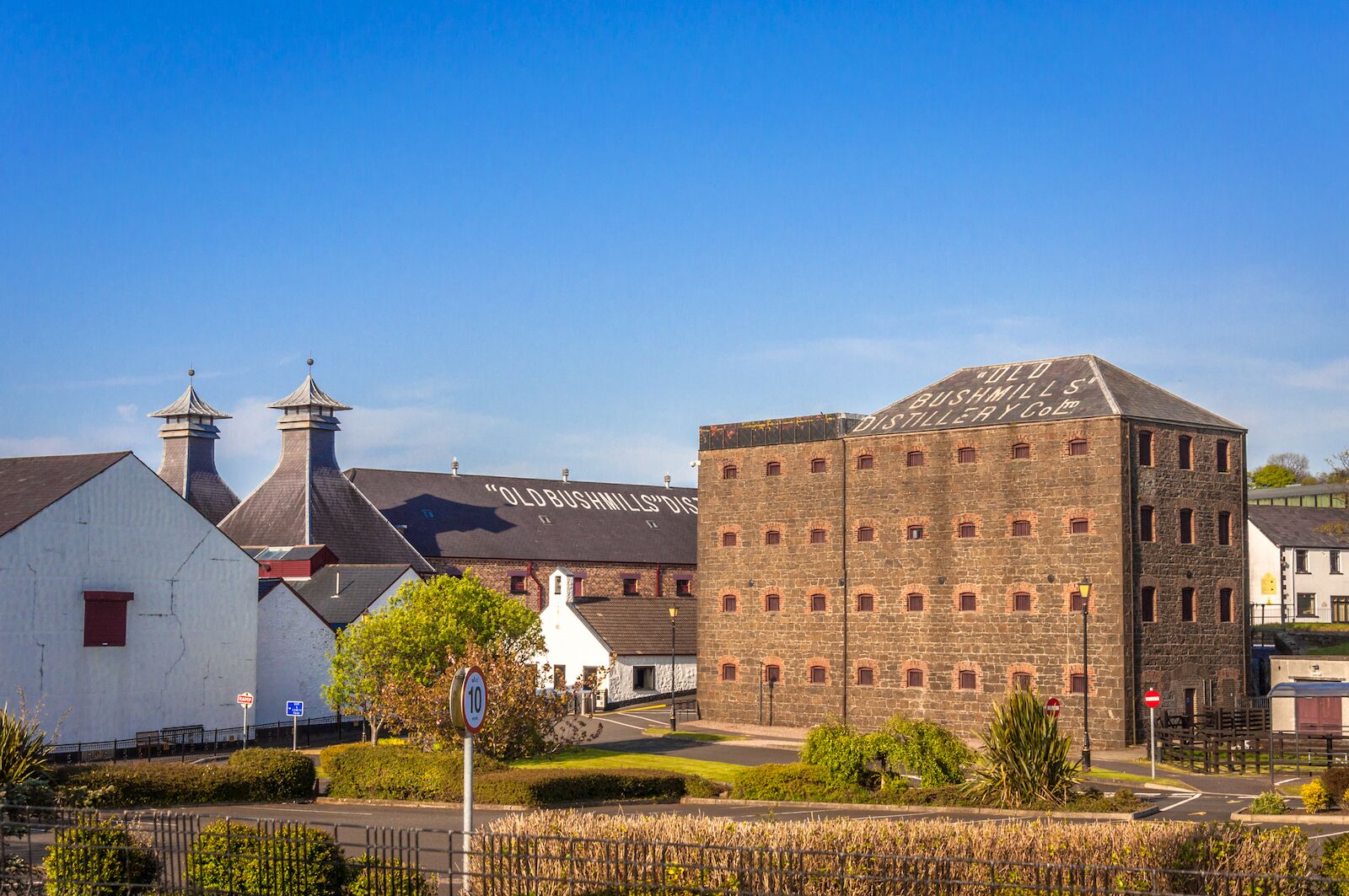 BUSHMILLS, NORTHER IRELAND, UK.: 24. April. 2017: The Old Bushmills Distillery