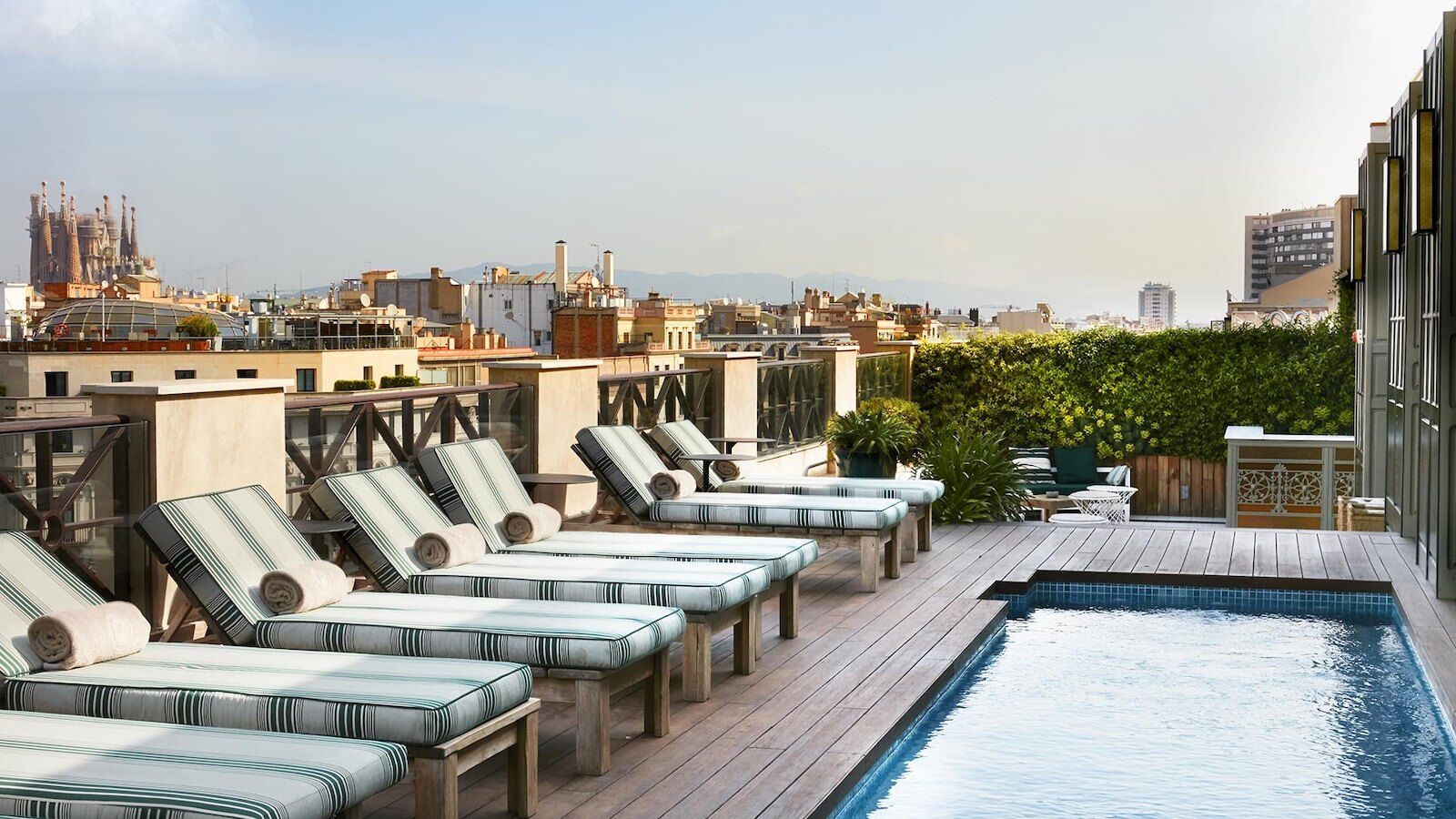 parks in barcelona - cotton house hotel pool