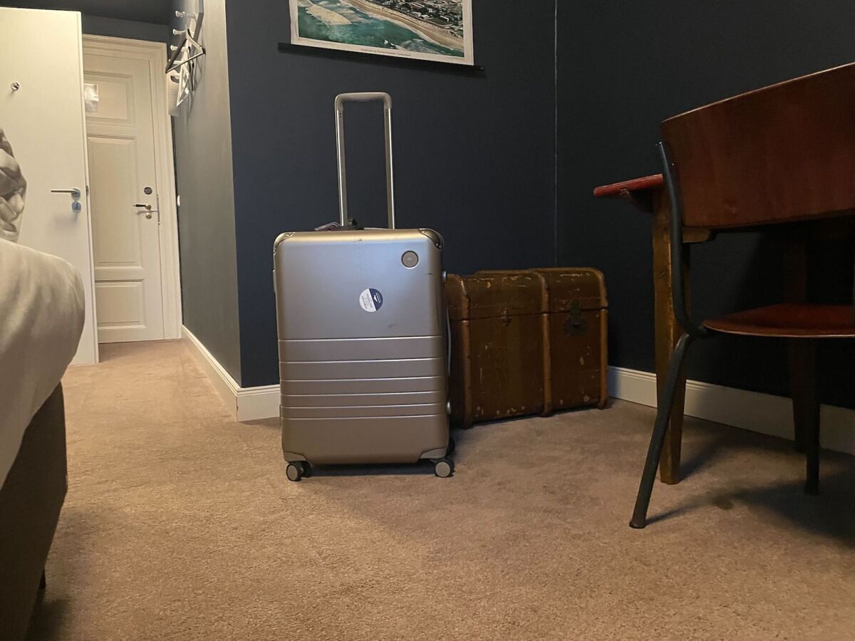 Review Monos Luggage Is Super Light and 40 Percent Off Right Now