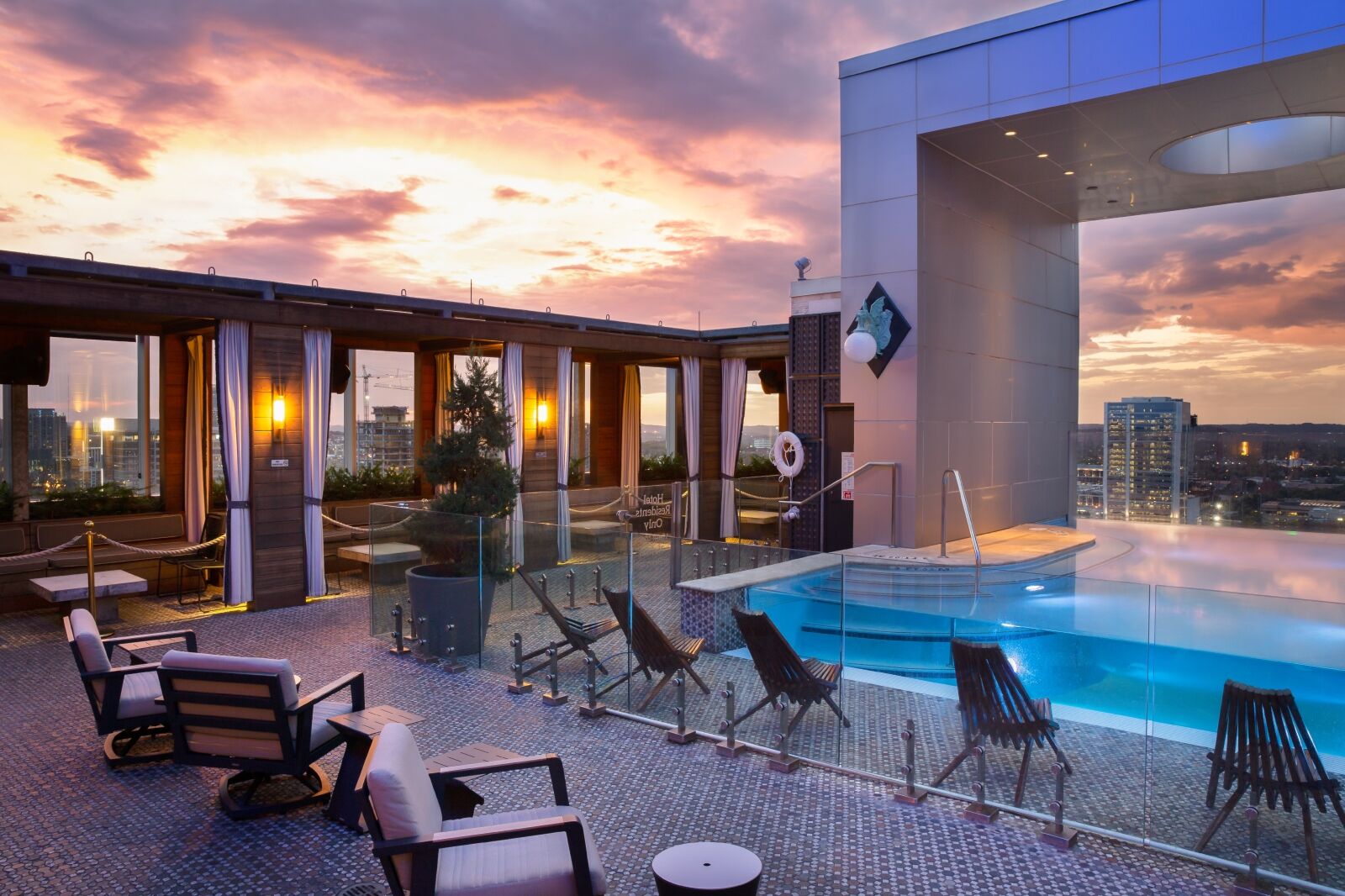 Nashville rooftop bar L27 with pool at sunset 