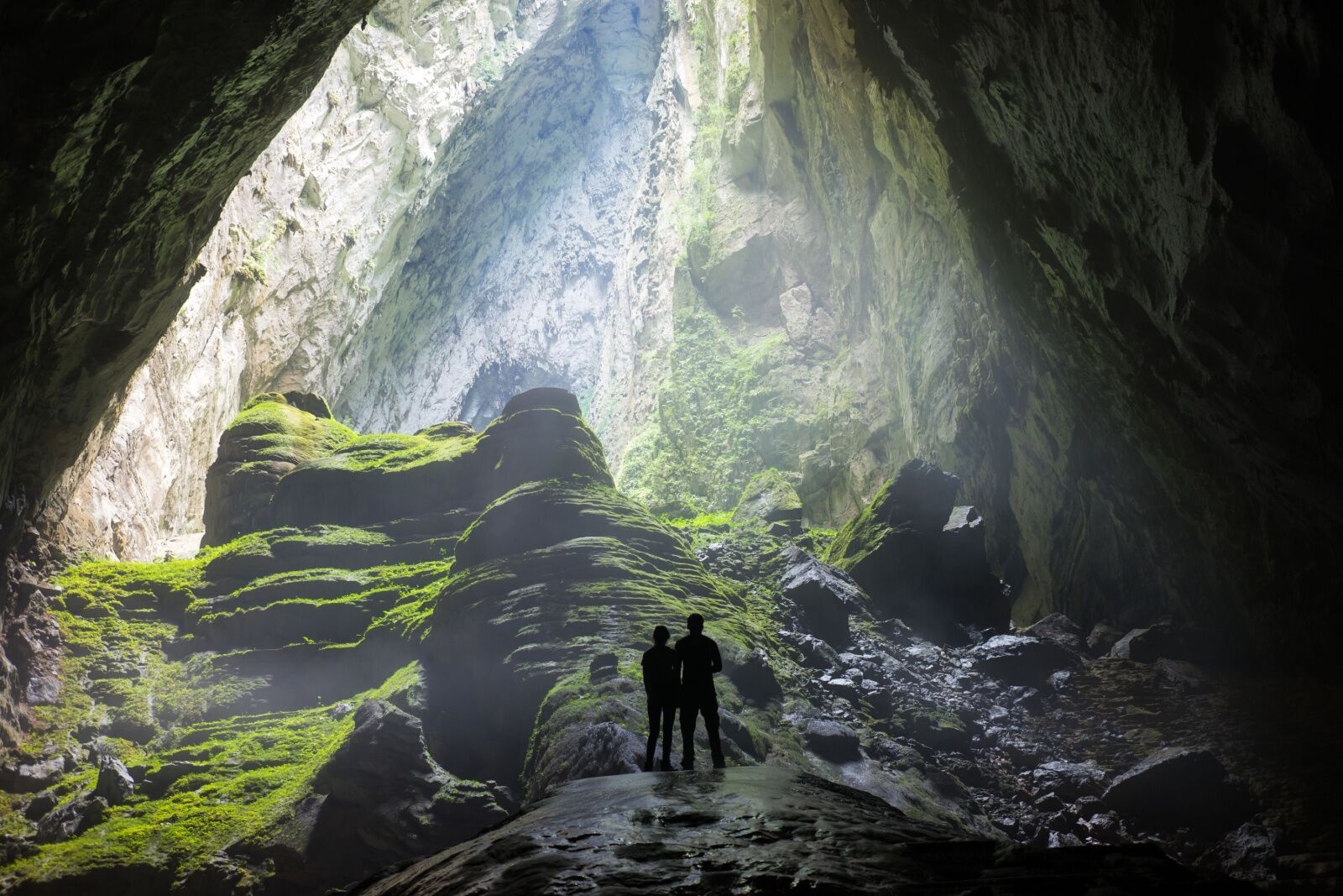 Phong Nha cave system - biggest cave in world 