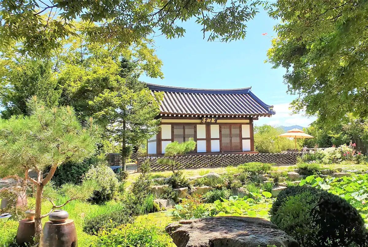 These Are The Coolest Traditional Korean Homes In The New Airbnb Hanok 