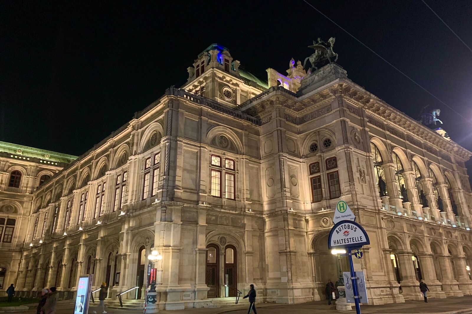 Opera house in Vienna winter
