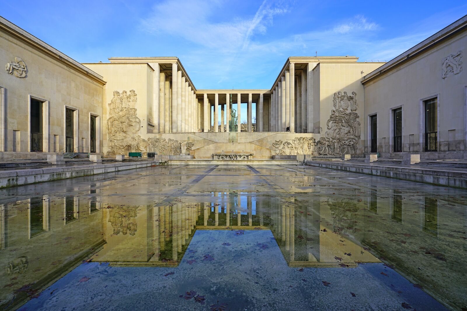 Paris museums: Exterior of the Musée d'Art Modern de Paris, located in the Palais de Tokyo