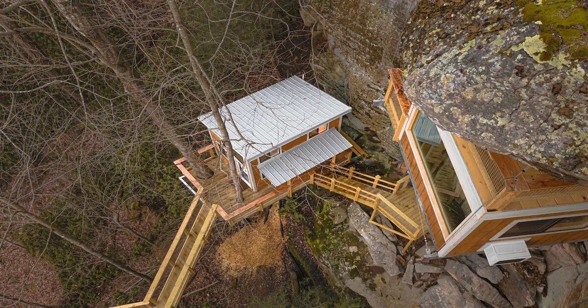 This Airbnb in Campton, Kentucky Is Suspended on a Cliffside