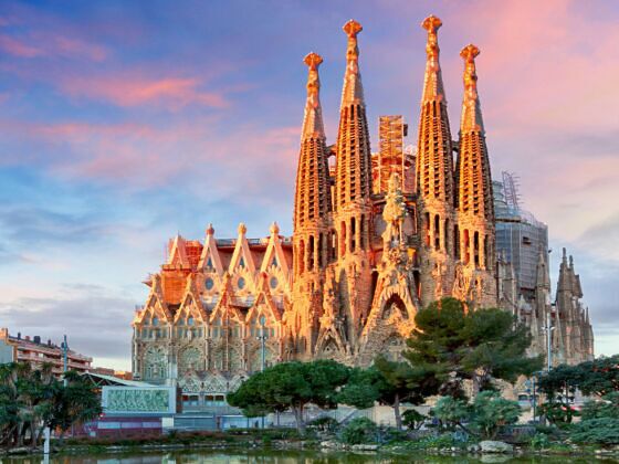 This Bar Offers the Best Rooftop to See Barcelona's Sagrada Familia