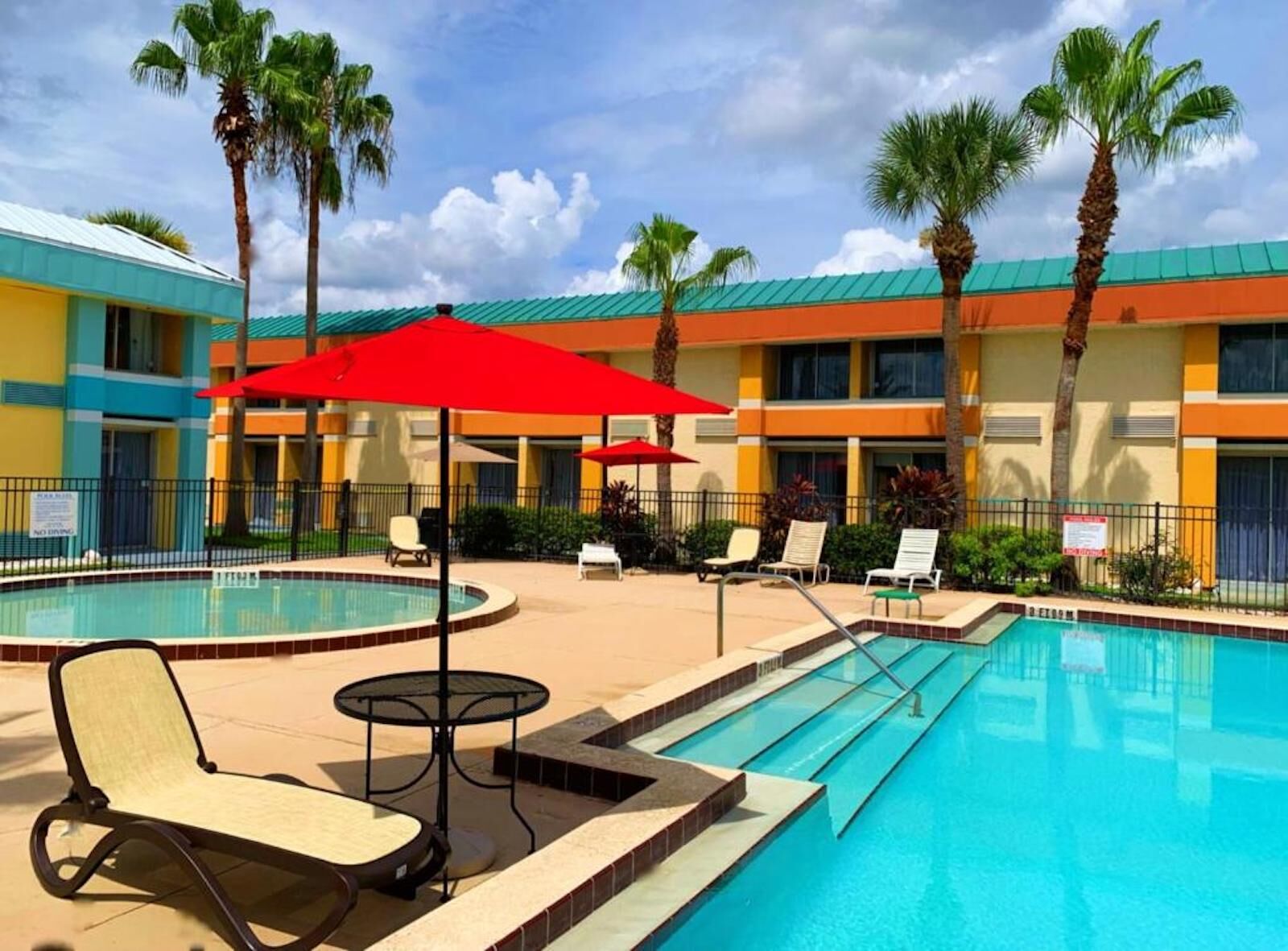 10 Cheap Hotels In Orlando FL For A Budget Family Vacation   Bposhtels Orlando Florida Mall Pool 