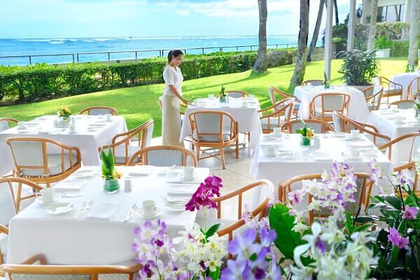 Top Hotels In Oahu 7 Beautiful Picks For A 2024 Vacation   Hotels In Oahu Halekulani 1 600x400 