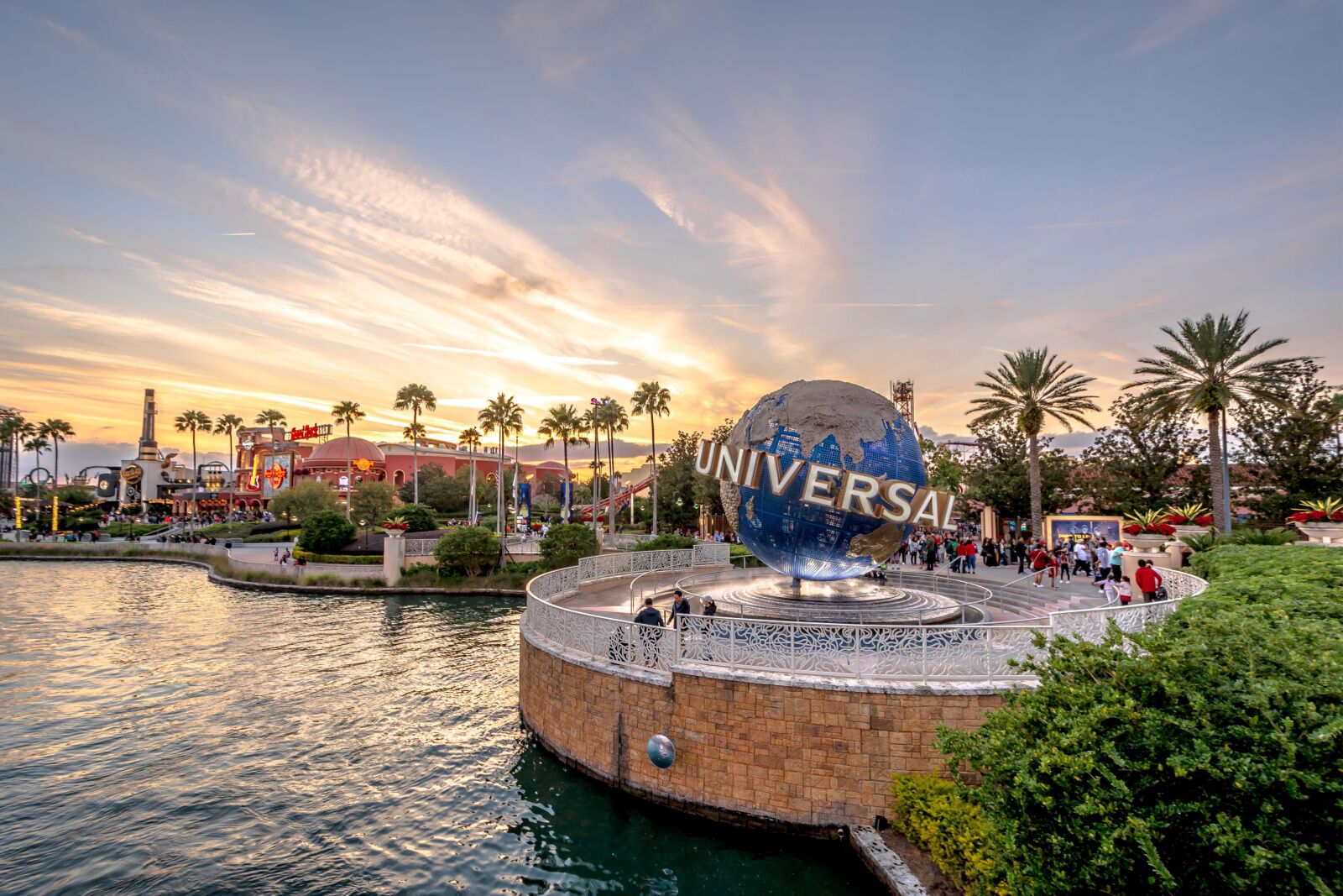 hotels on International Drive in Orlando, Florida - universal logo