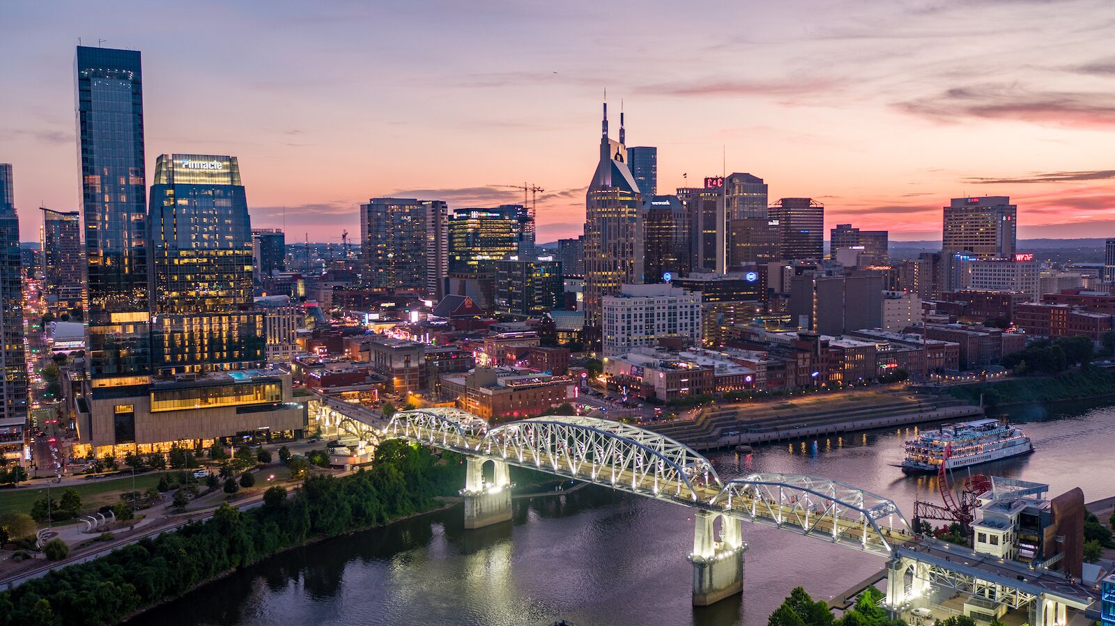 things to do in nashville with kids - pedestrian bridge