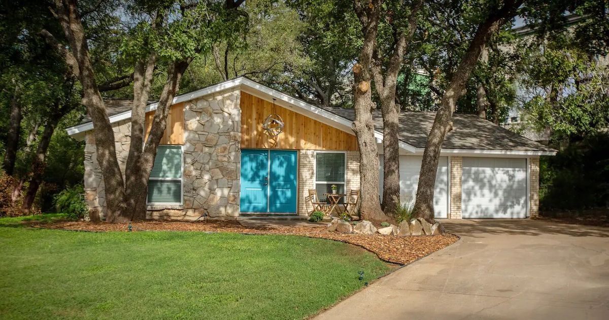 The 8 Best Airbnbs Near Six Flags Over Texas