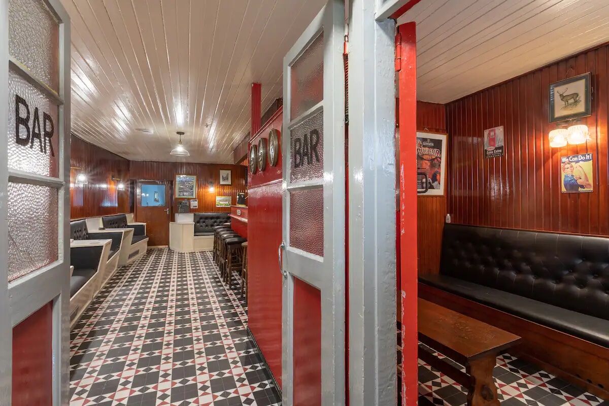 killorglin irish pub airbnb in ireland