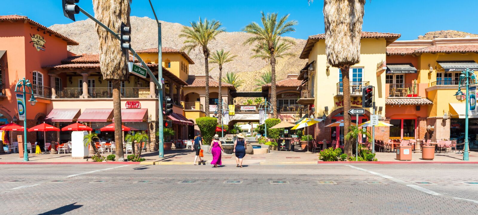 Palm springs vacation rentals - shot of people downtown