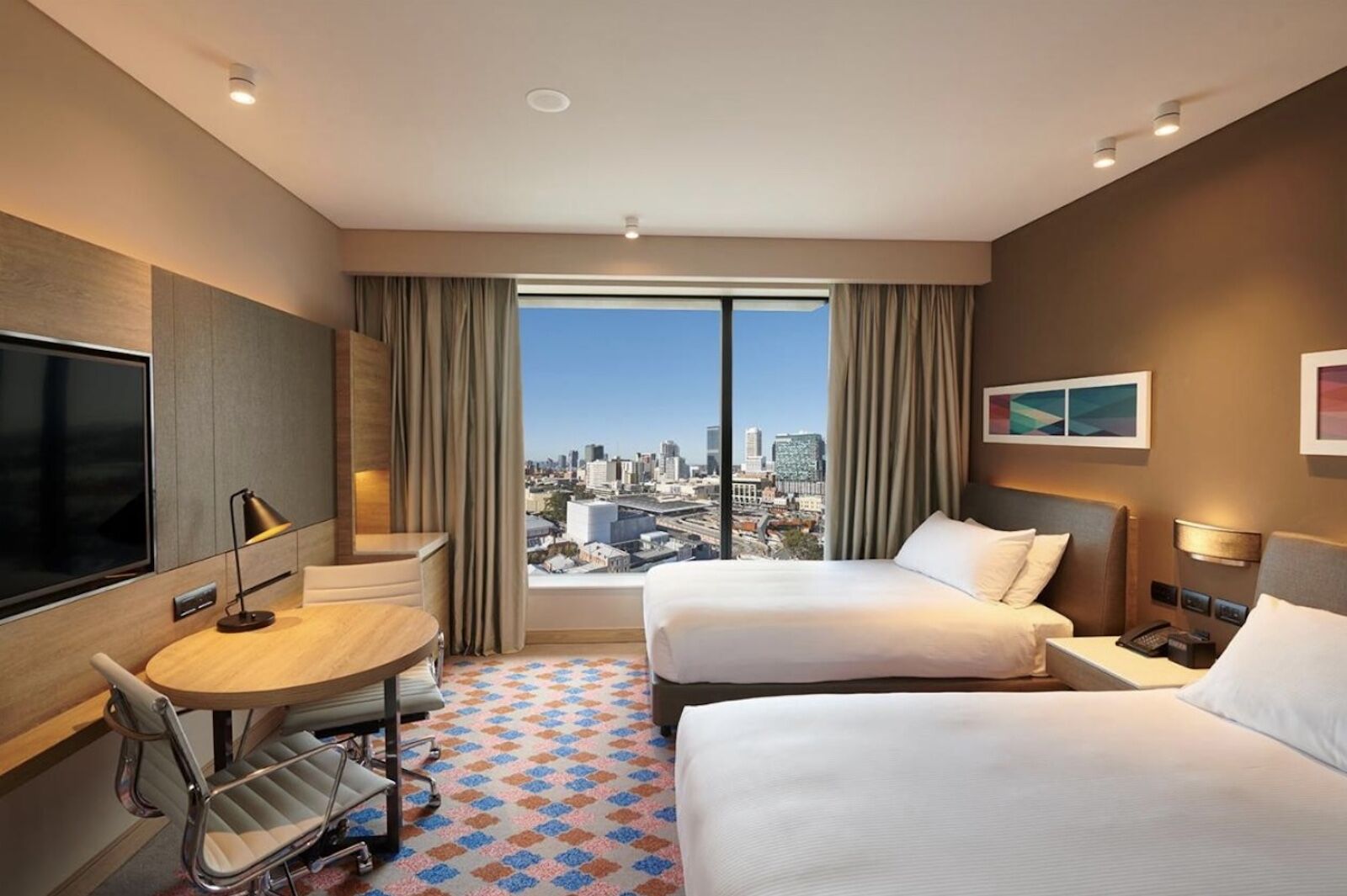 best parks in perth - doubletree perth bedroom
