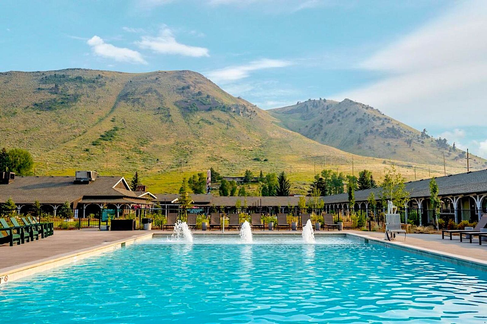 9 Hotels Near Yellowstone National Park for 2024 Vacation