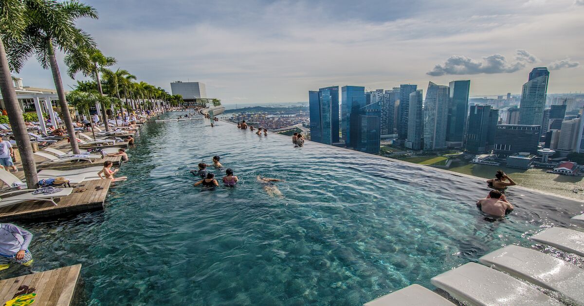 The World’s Largest Rooftop Infinity Pool Doesn’t Disappoint, With ...