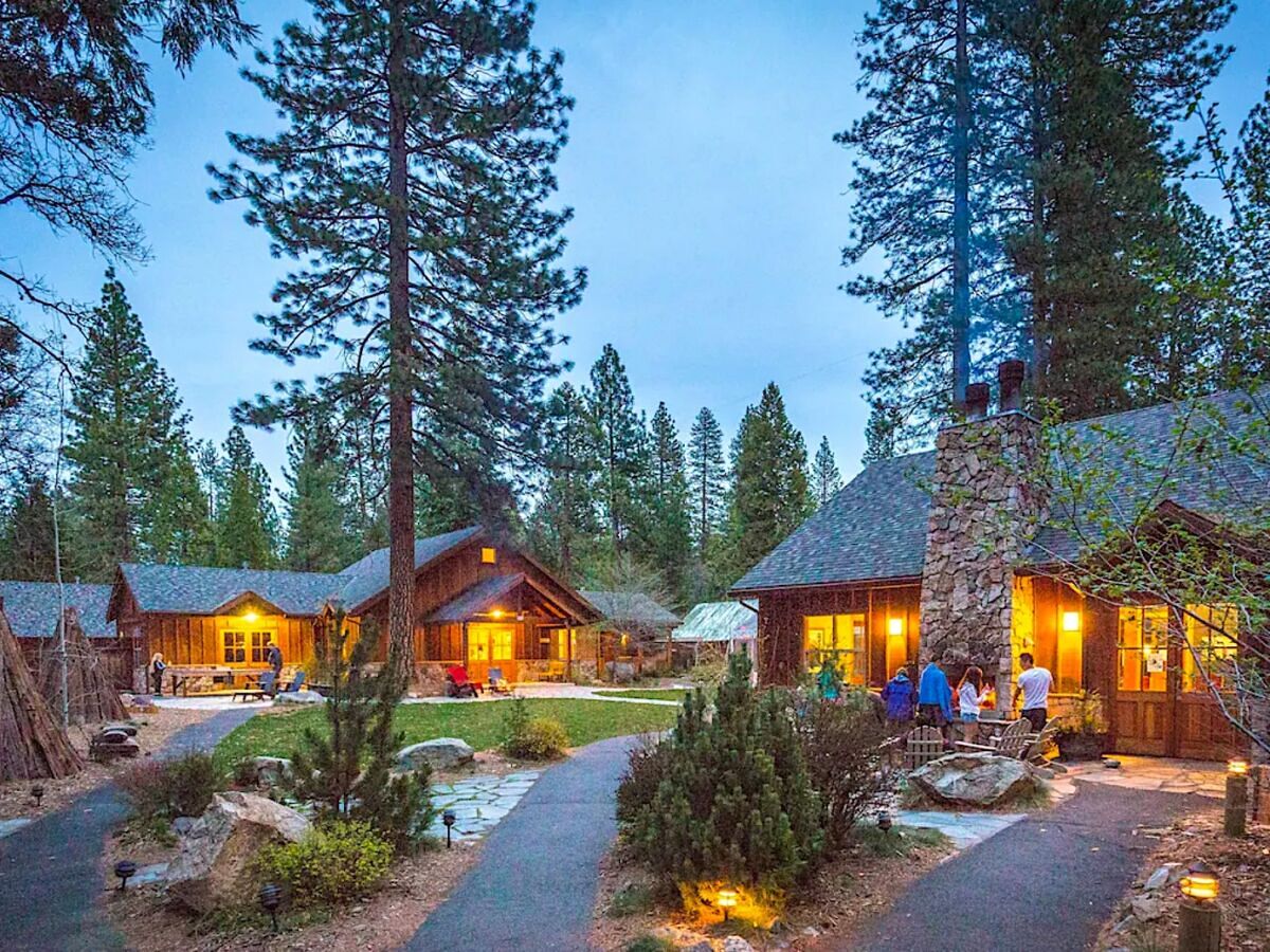 8 Hotels Near Yosemite National Park for 2024 Vacation