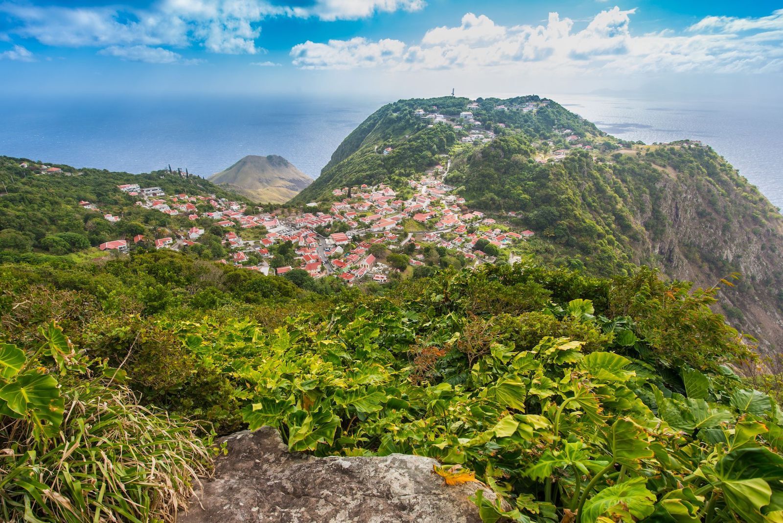 hiking view form Mas cohones hill on saba