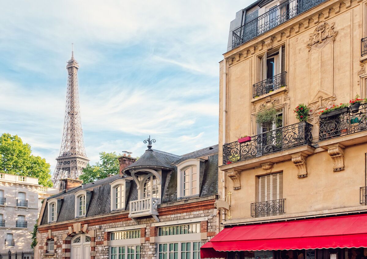 experience-a-romantic-stay-at-these-paris-airbnbs-and-hotels