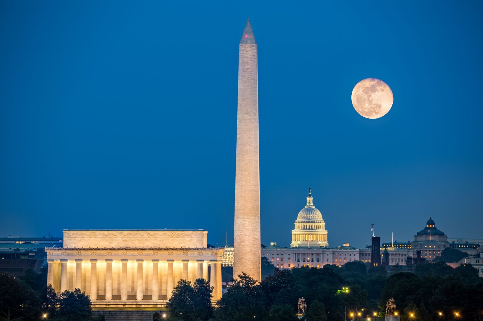 Supermoon over DC one of the events in September on the astronomy calendar