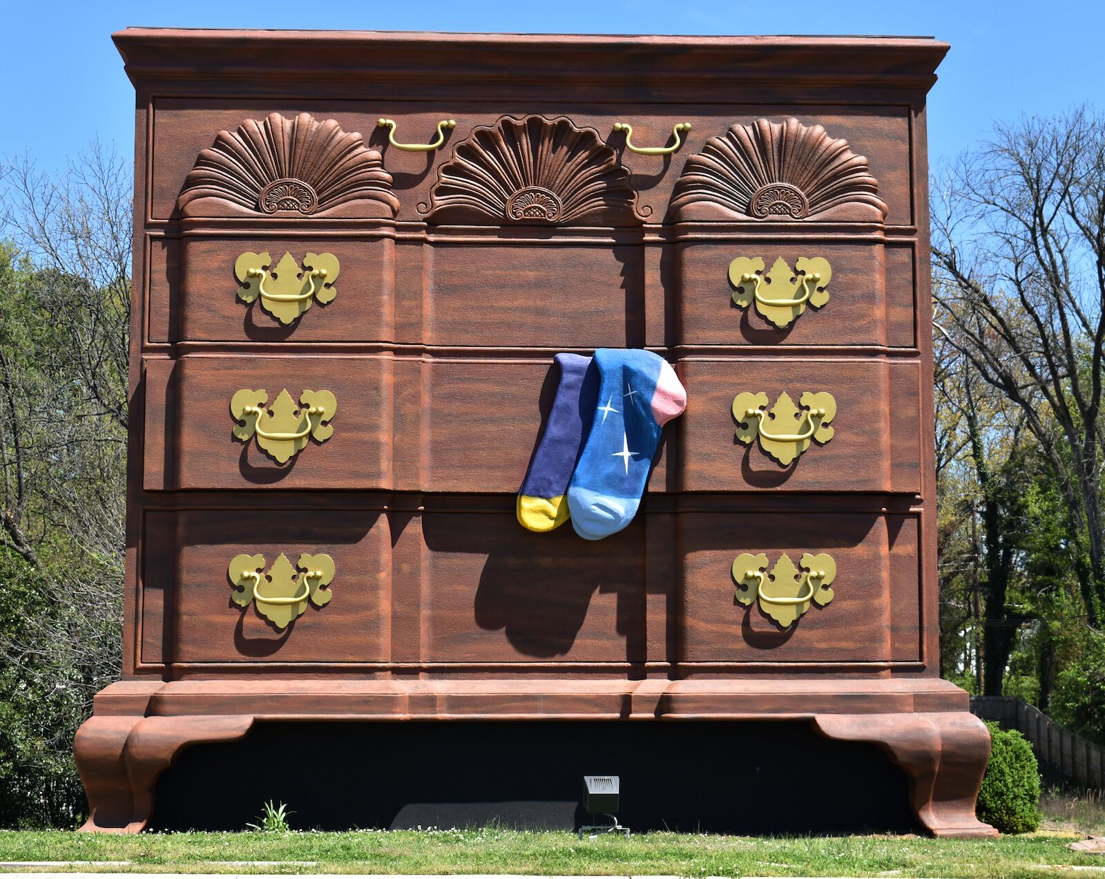 36 foot high World's Largest Chest of Drawers.