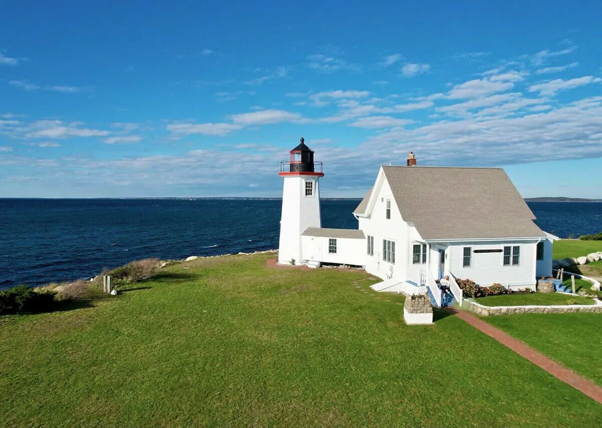 11 Cool Airbnb Lighthouse Rentals You Can Stay In