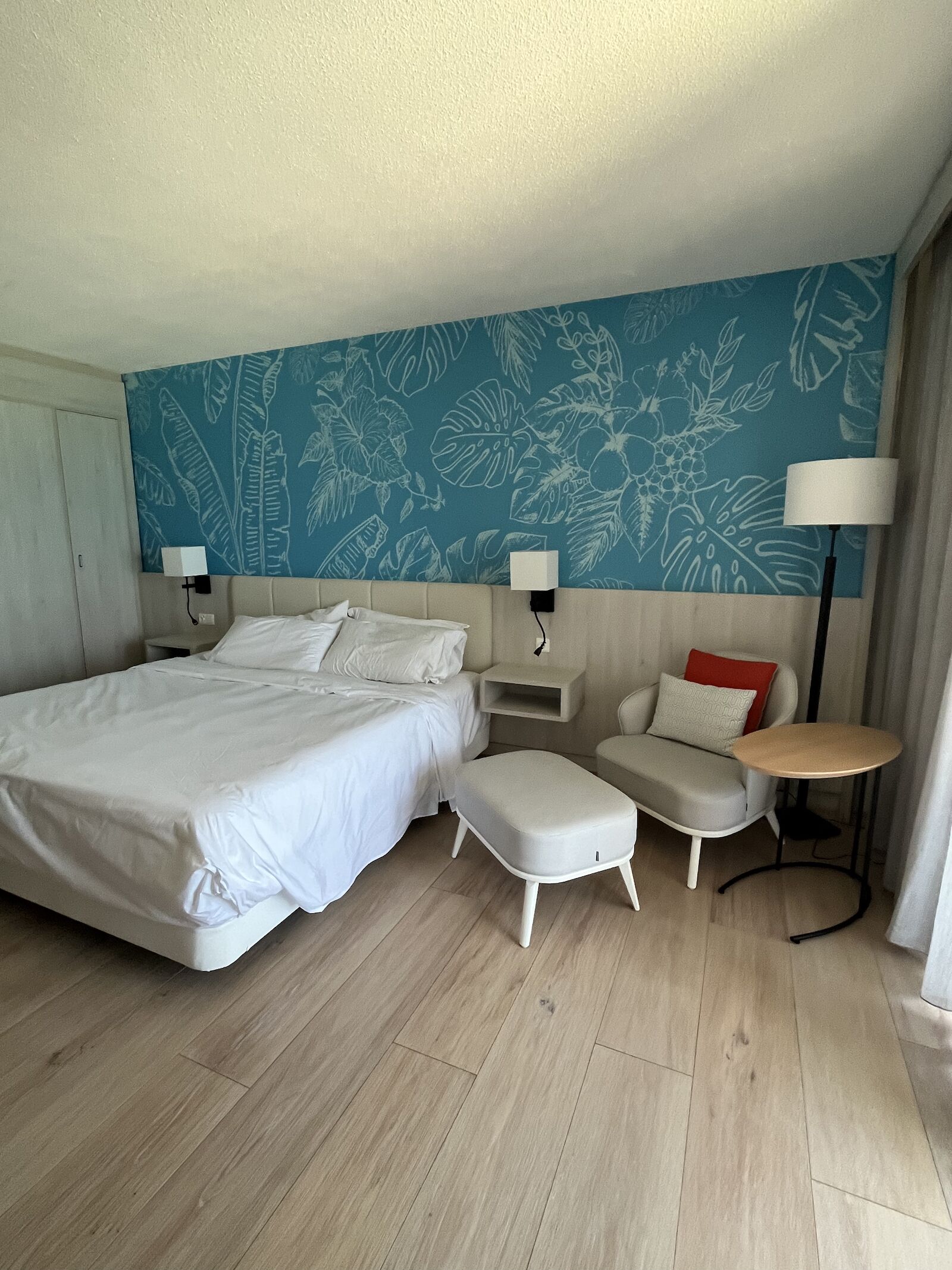 king room at marriott curacao beach resort