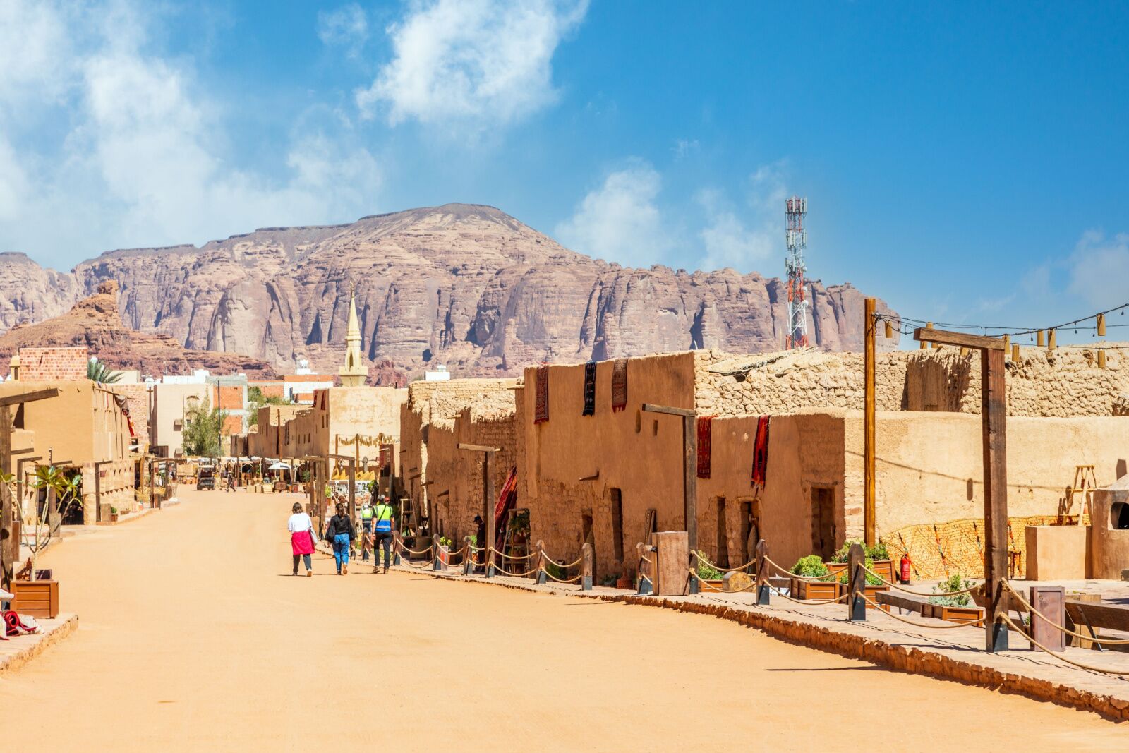 people in downtown alula 
