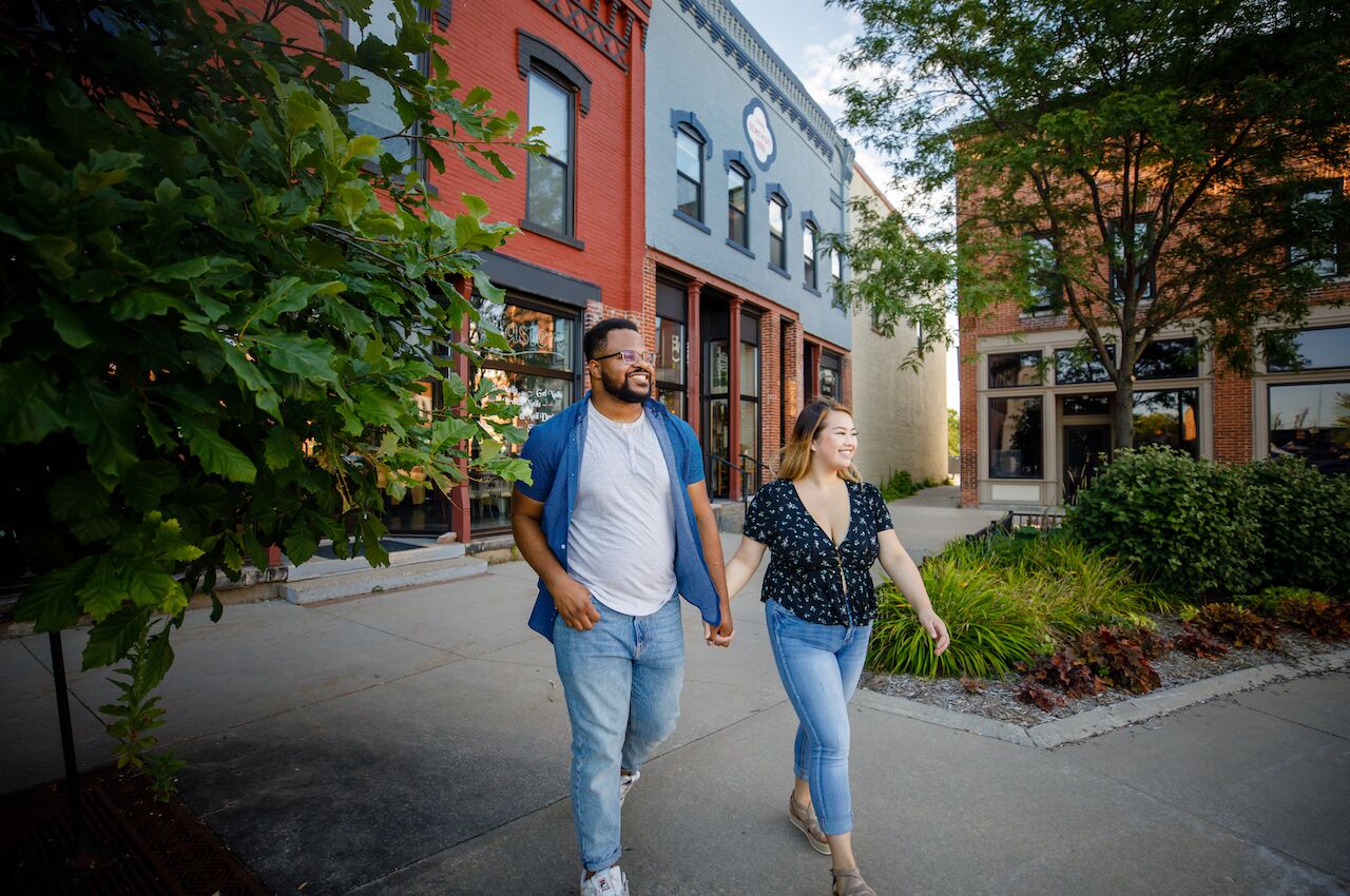 Couple walking around Downtown Stevens Point