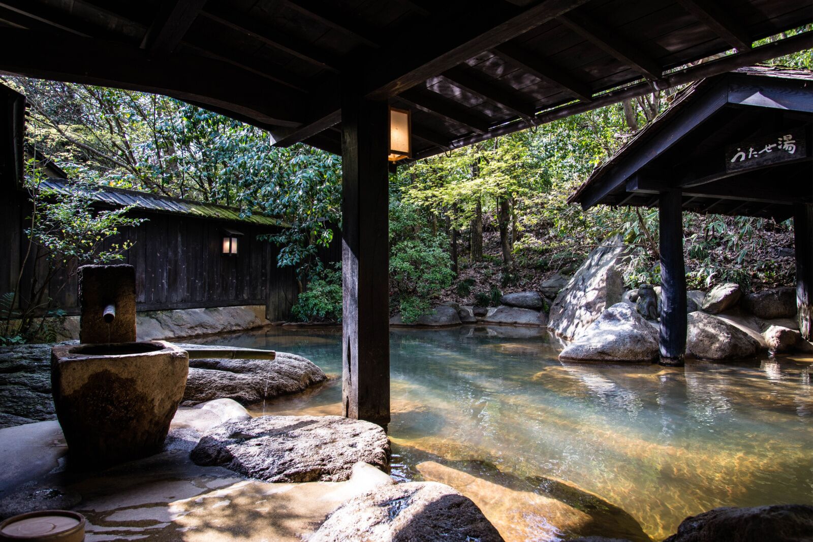 outdoor japanese onsen - what to wear in an onsen