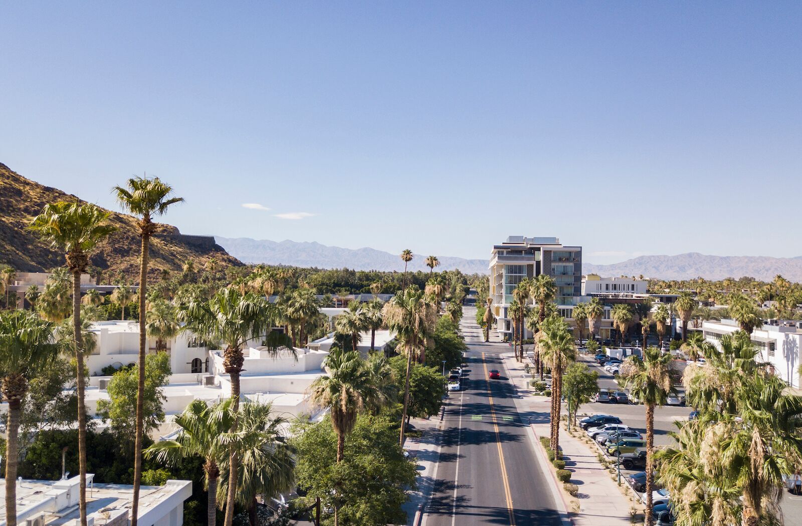 A Palm Springs Travel Guide: Where to Play, Eat, and Stay